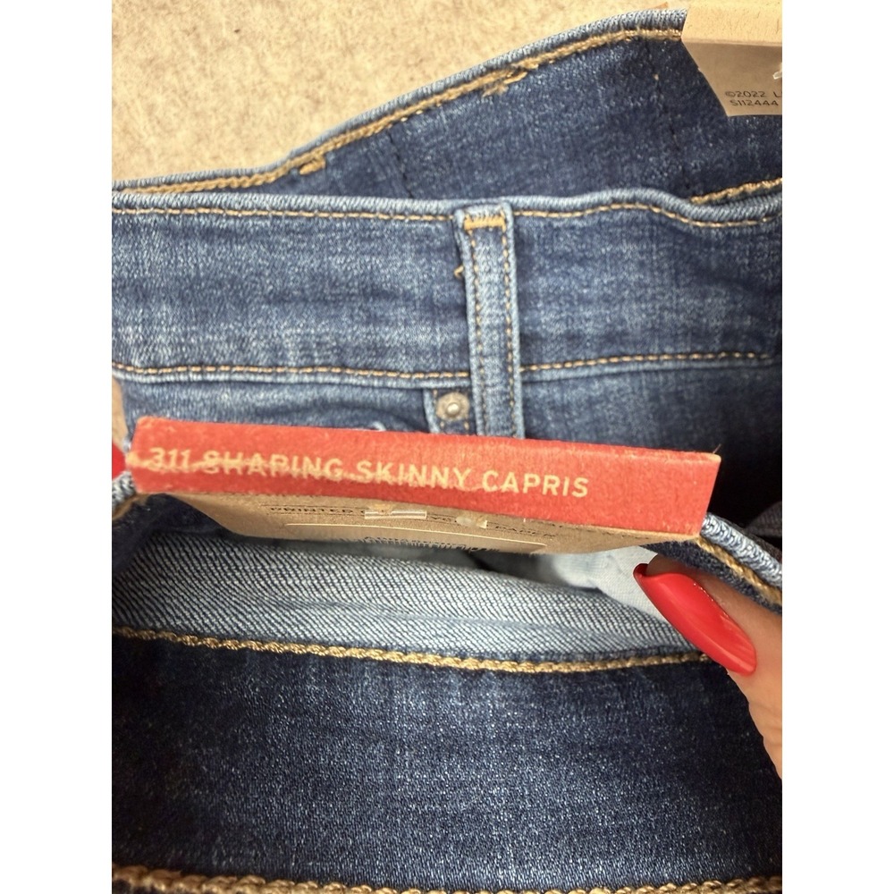 Levi's 311 Women's Shaping Skinny Denim Capri Dark Wash Jeans Size 32 (32x31) - Picture 8 of 13